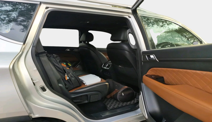 2019 Mahindra ALTURAS G4 4WD AT, Diesel, Automatic, 59,142 km, interior