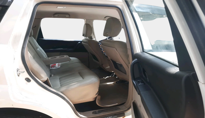 2016 Mahindra XUV500 W4 1.99, Diesel, Manual, 44,201 km, interior