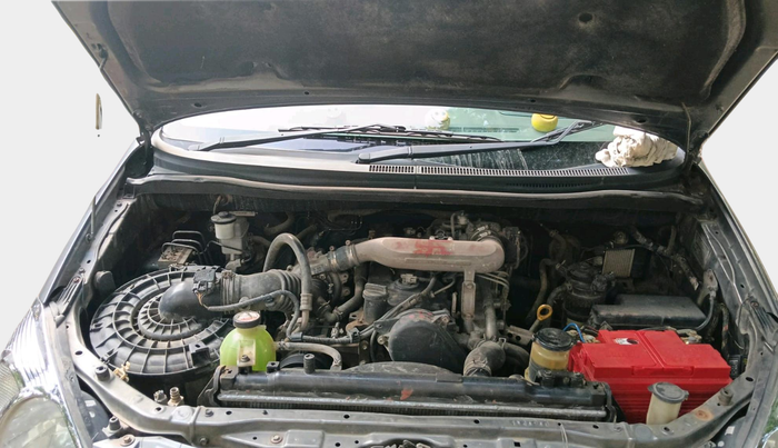 2011 Toyota Innova V 2.5 7 STR, Diesel, Manual, 1,31,932 km, exterior