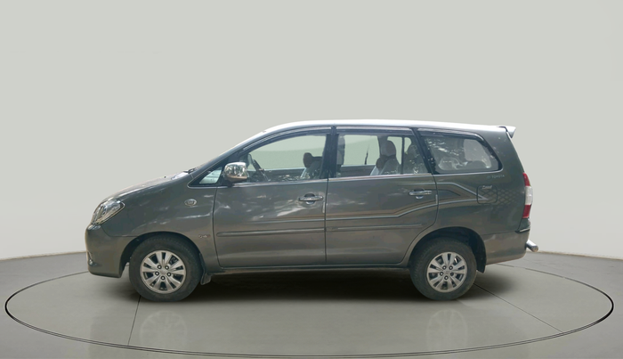 2011 Toyota Innova V 2.5 7 STR, Diesel, Manual, 1,31,932 km, exterior