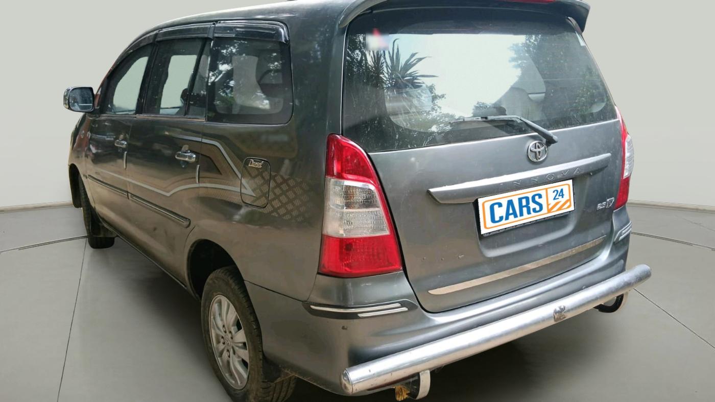 2011 Toyota Innova V 2.5 7 STR, Diesel, Manual, 1,31,932 km, exterior