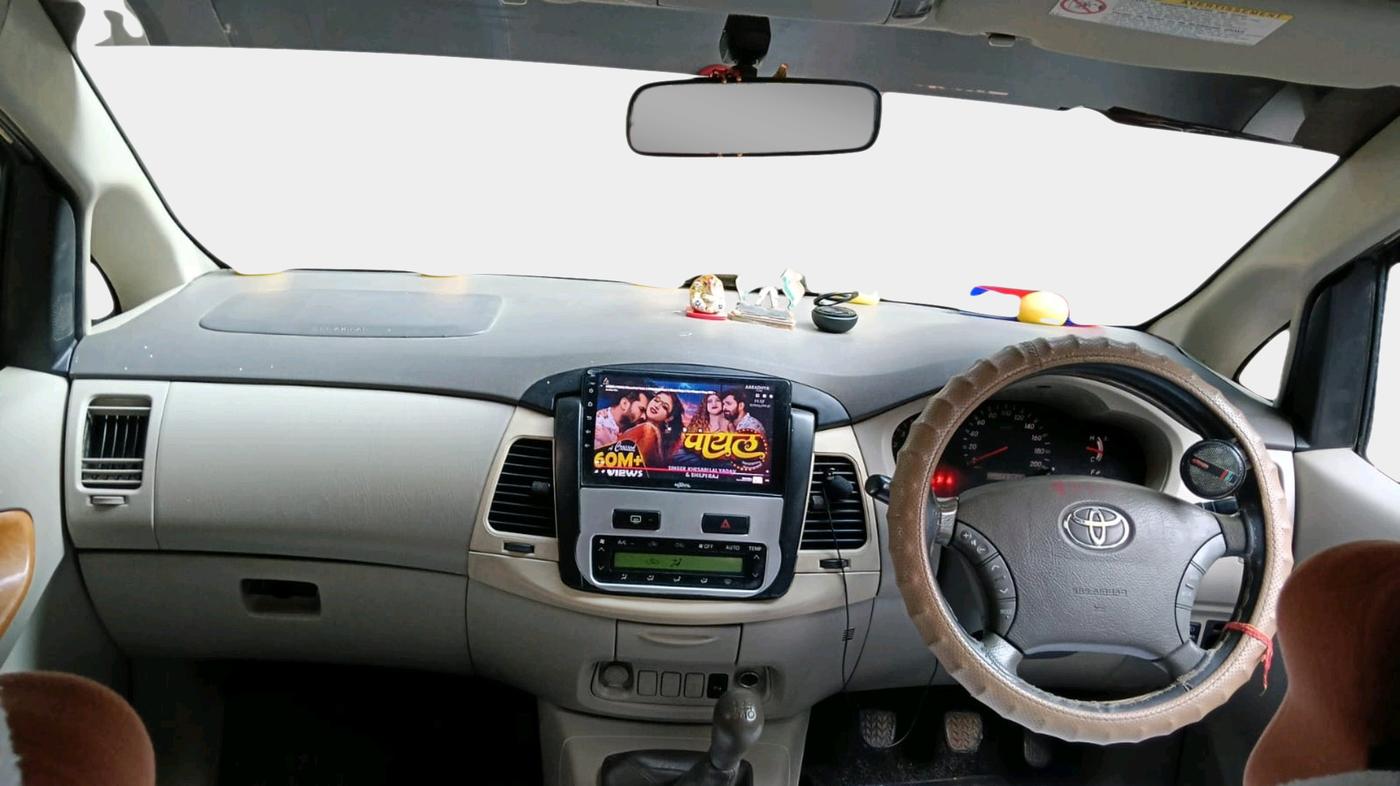 2011 Toyota Innova V 2.5 7 STR, Diesel, Manual, 1,31,932 km, interior