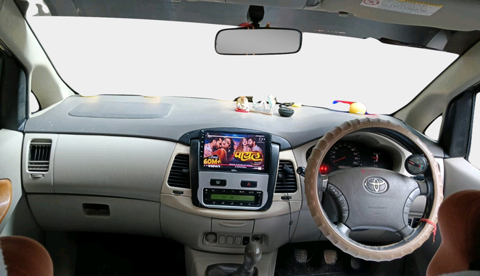 2011 Toyota Innova V 2.5 7 STR, Diesel, Manual, 1,31,932 km, interior
