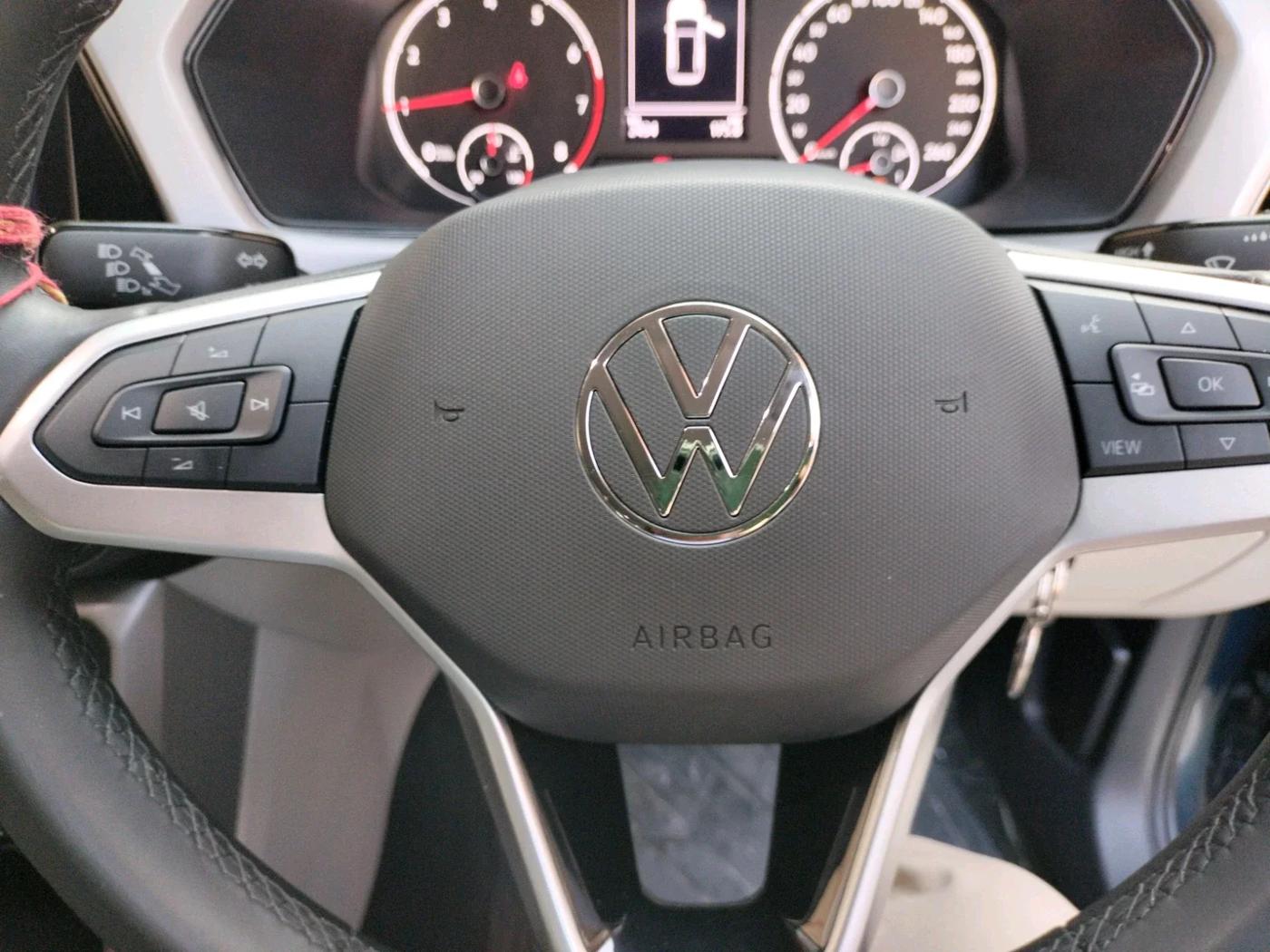2025 Volkswagen TAIGUN HIGHLINE 1.0 TSI MT, Petrol, Manual, 2,434 km, interior