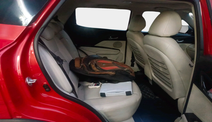 2022 Mahindra XUV300 W8 (O) 1.2 PETROL, Petrol, Manual, 17,986 km, interior