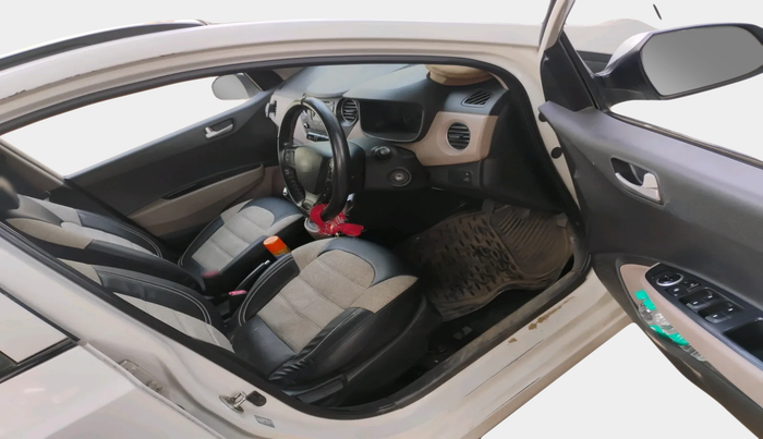 2015 Hyundai Grand i10 SPORTZ 1.2 KAPPA VTVT, Petrol, Manual, 1,00,376 km, interior