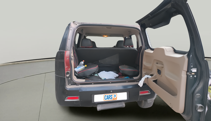 2017 Mahindra TUV300 T6, Diesel, Manual, 40,255 km, exterior