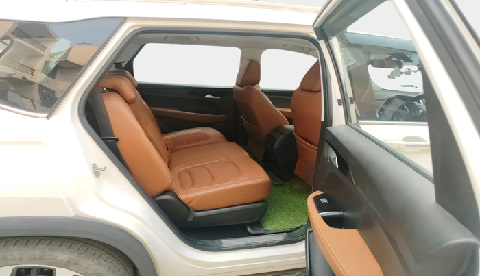 2021 MG HECTOR PLUS SELECT 2.0 DIESEL TURBO MT 7-STR, Diesel, Manual, 1,62,206 km, interior