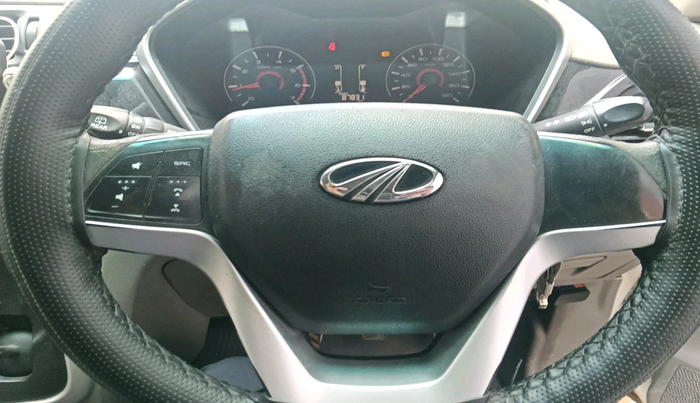 2017 Mahindra Kuv100 K6 PLUS 6 STR, CNG, Manual, 87,832 km, interior
