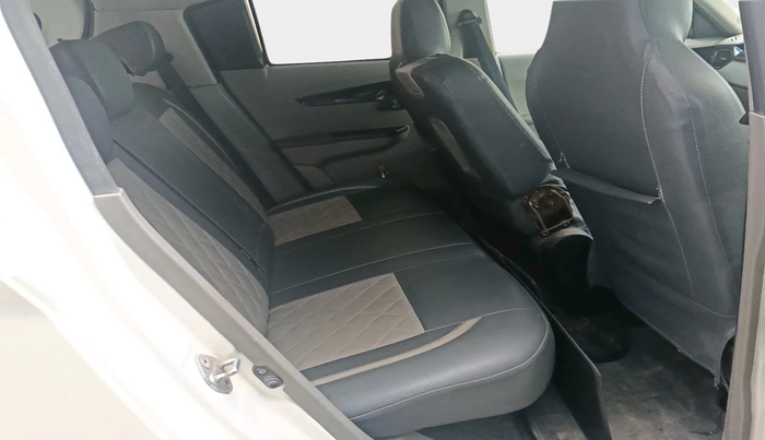 2017 Mahindra Kuv100 K6 PLUS 6 STR, CNG, Manual, 87,832 km, interior