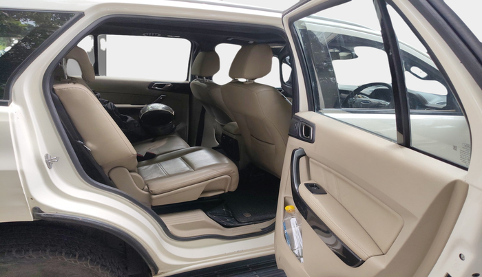 2016 Ford Endeavour TITANIUM 3.2 4X4 AT, Diesel, Automatic, 1,20,423 km, interior