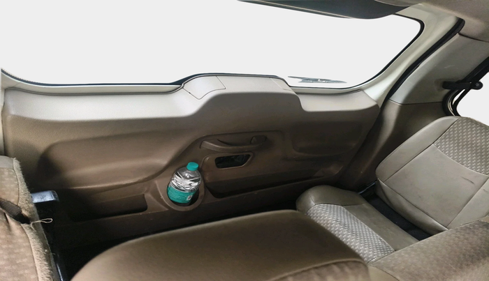 2016 Mahindra TUV300 T6 PLUS, Diesel, Manual, 1,75,110 km, interior