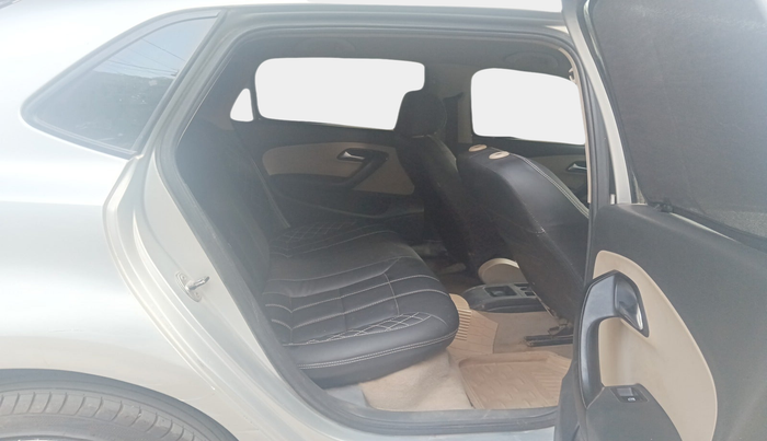 2013 Volkswagen Polo COMFORTLINE 1.2L PETROL, Petrol, Manual, 2,41,630 km, interior