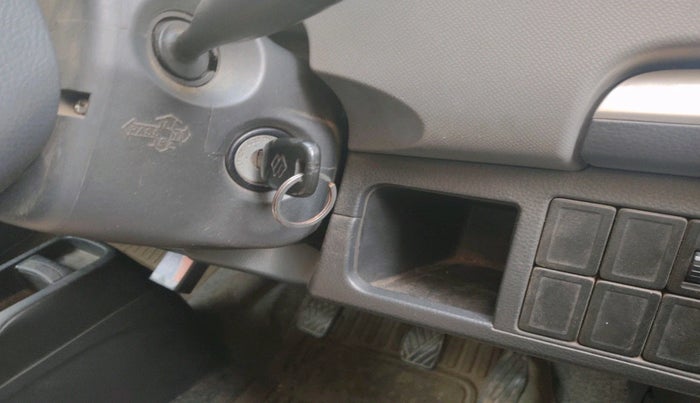 2011 Maruti Wagon R 1.0 LXI, Petrol, Manual, 55,877 km, interior