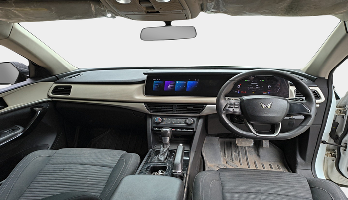 2023 Mahindra XUV700 AX 5 D AT 5 STR, Diesel, Automatic, 72,410 km, interior