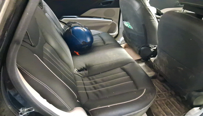 2022 Mahindra XUV300 W4 1.2 PETROL, Petrol, Manual, 4,271 km, interior