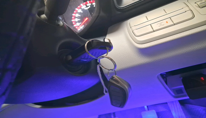 2022 Mahindra XUV300 W4 1.2 PETROL, Petrol, Manual, 4,271 km, interior