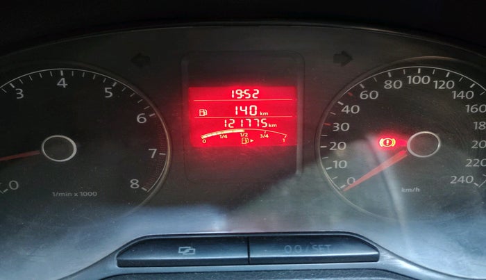 2011 Volkswagen Polo COMFORTLINE 1.2L PETROL, Petrol, Manual, 1,21,775 km, interior