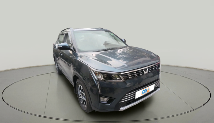 2023 Mahindra XUV300 W8 (O) 1.2 PETROL AMT, Petrol, Automatic, 11,353 km, exterior
