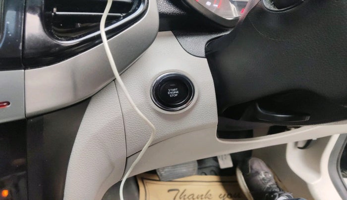 2023 Mahindra XUV300 W8 (O) 1.2 PETROL AMT, Petrol, Automatic, 11,353 km, interior