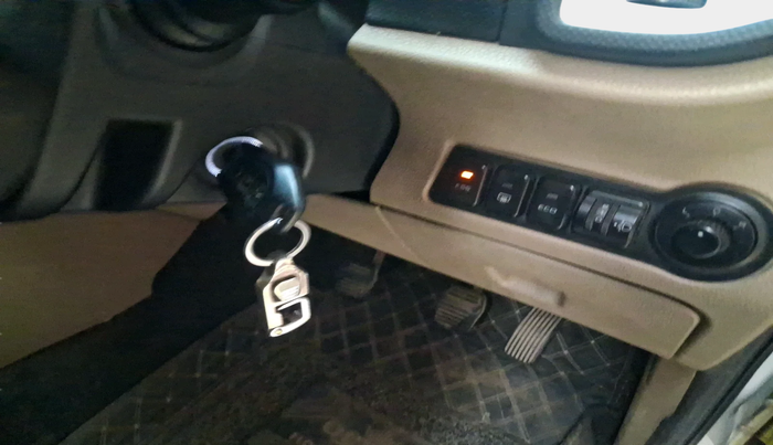 2018 Mahindra TUV300 T8, Diesel, Manual, 90,898 km, interior