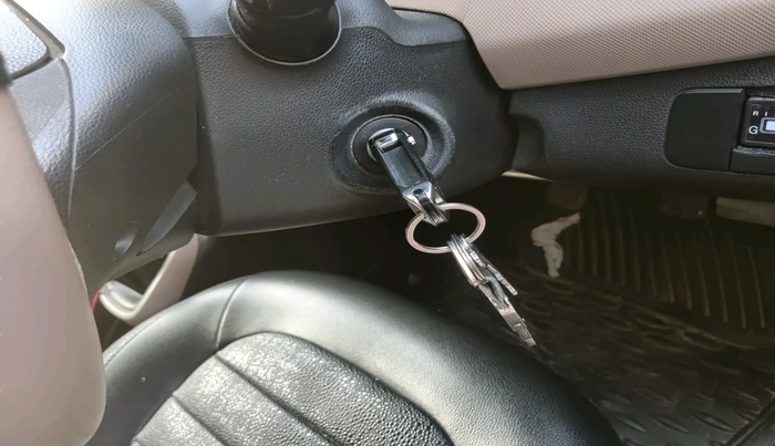 2014 Hyundai Xcent S (O) 1.2, Petrol, Manual, 1,30,276 km, interior