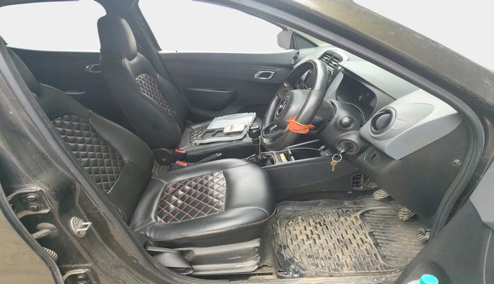 2019 Renault Kwid RXT 1.0 (O), Petrol, Manual, 57,396 km, interior