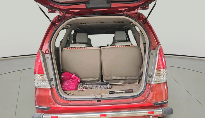 2010 Toyota Innova 2.5 G4 7 STR, Diesel, Manual, 2,32,838 km, exterior