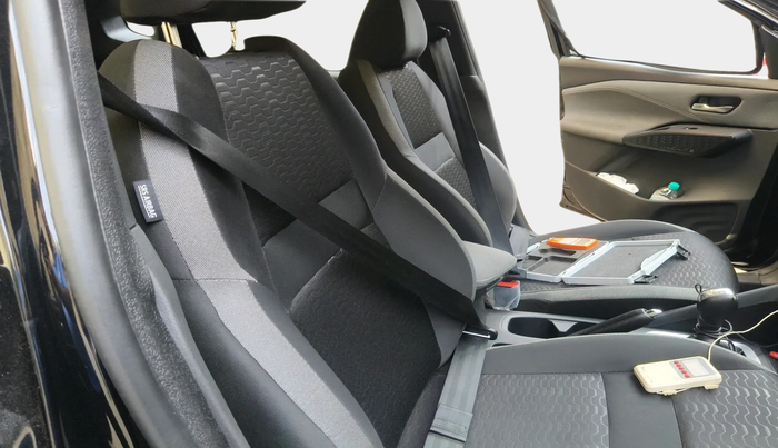 2025 Nissan MAGNITE N-Connecta B4D 1.0 Petrol AMT, Petrol, Automatic, 4,869 km, interior