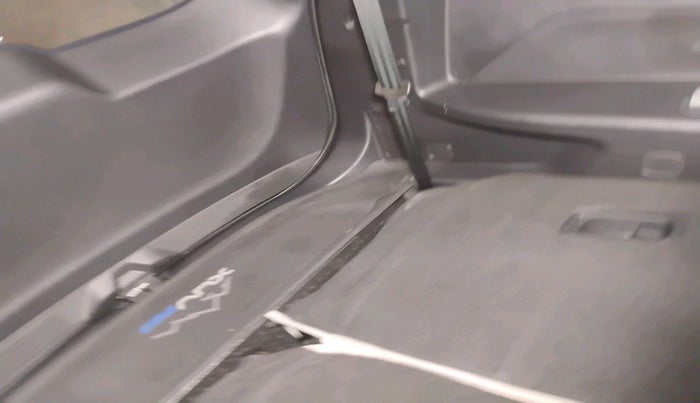 2022 Mahindra XUV700 AX 5 P MT 7 STR, Petrol, Manual, 26,271 km, interior