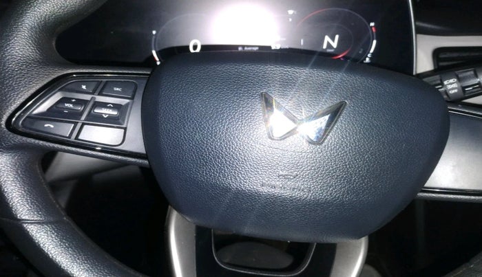 2022 Mahindra XUV700 AX 5 P MT 7 STR, Petrol, Manual, 26,271 km, interior