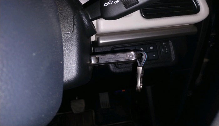 2022 Mahindra XUV700 AX 5 P MT 7 STR, Petrol, Manual, 26,271 km, interior