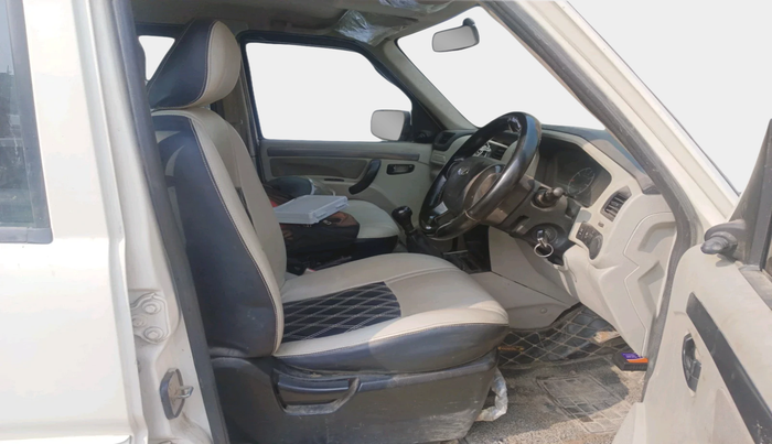 2018 Mahindra Scorpio S5, Diesel, Manual, 56,367 km, interior