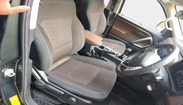 2023 Mahindra SCORPIO-N Z6 DIESEL MT 2WD 7 STR, Diesel, Manual, 9,920 km, interior