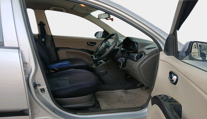 2011 Hyundai i10 MAGNA 1.2, Petrol, Manual, 1,11,436 km, interior