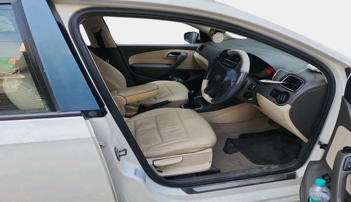2011 Volkswagen Vento HIGHLINE 1.6 MPI, Petrol, Manual, 1,17,970 km, interior