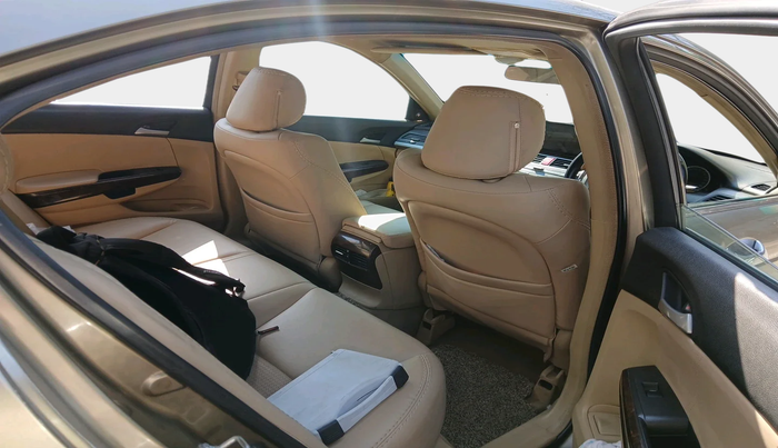 2011 Honda Accord 2.4L I-VTEC MT, Petrol, Manual, 1,42,041 km, interior