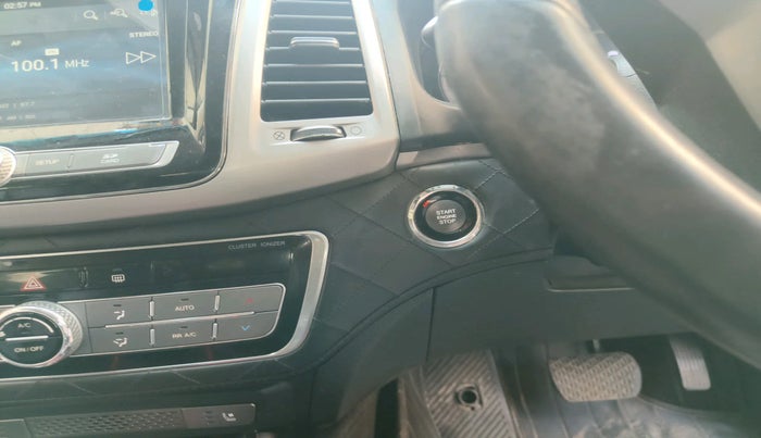 2022 Mahindra ALTURAS G4 2WD AT, Diesel, Automatic, 93,711 km, interior
