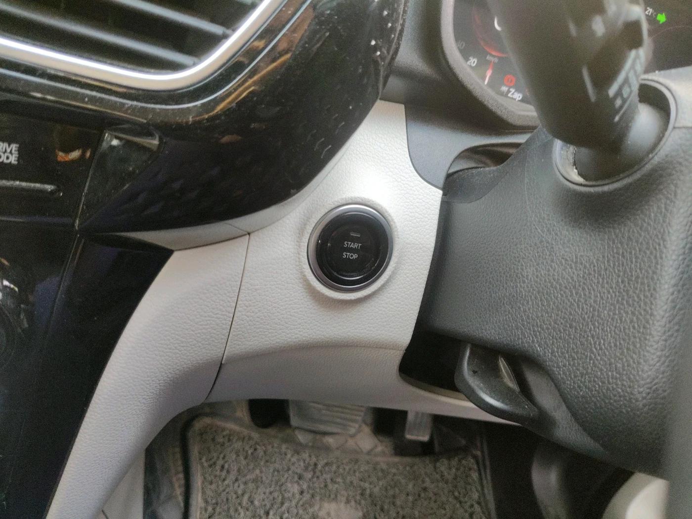 2024 Mahindra XUV 3XO AX5 1.2 L TCMPFI AT, Petrol, Automatic, 34,443 km, interior