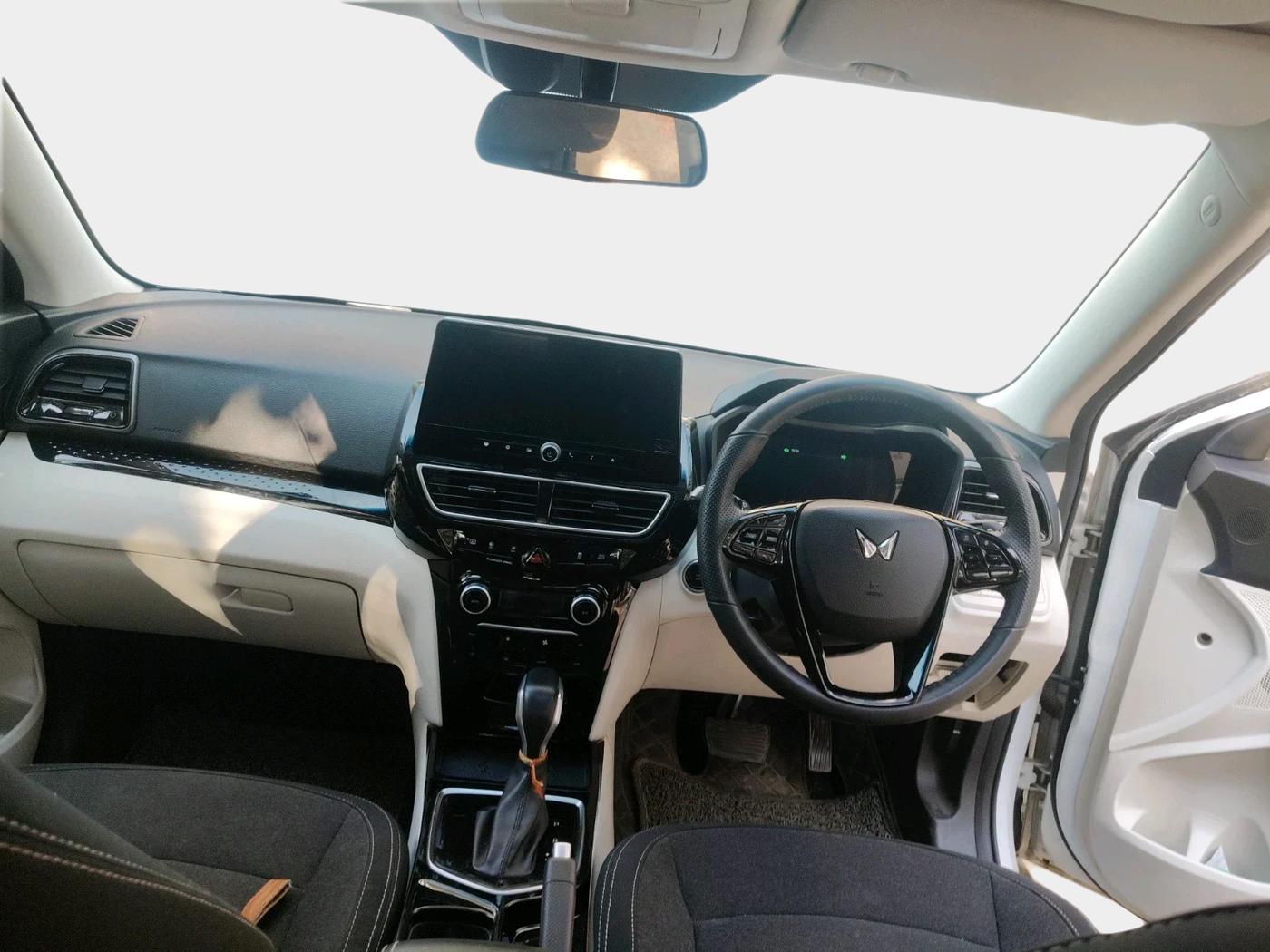 2024 Mahindra XUV 3XO AX5 1.2 L TCMPFI AT, Petrol, Automatic, 34,443 km, interior