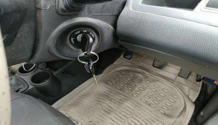 2011 Chevrolet Beat PS PETROL, Petrol, Manual, 1,03,481 km, interior