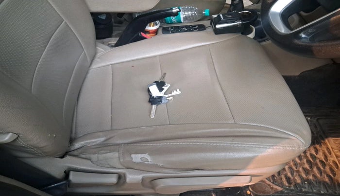 2016 Mahindra TUV300 T8, Diesel, Manual, 94,129 km, interior