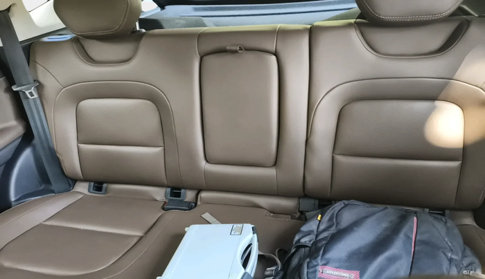 2019 Tata Harrier XZ 2.0L, Diesel, Manual, 1,14,583 km, interior