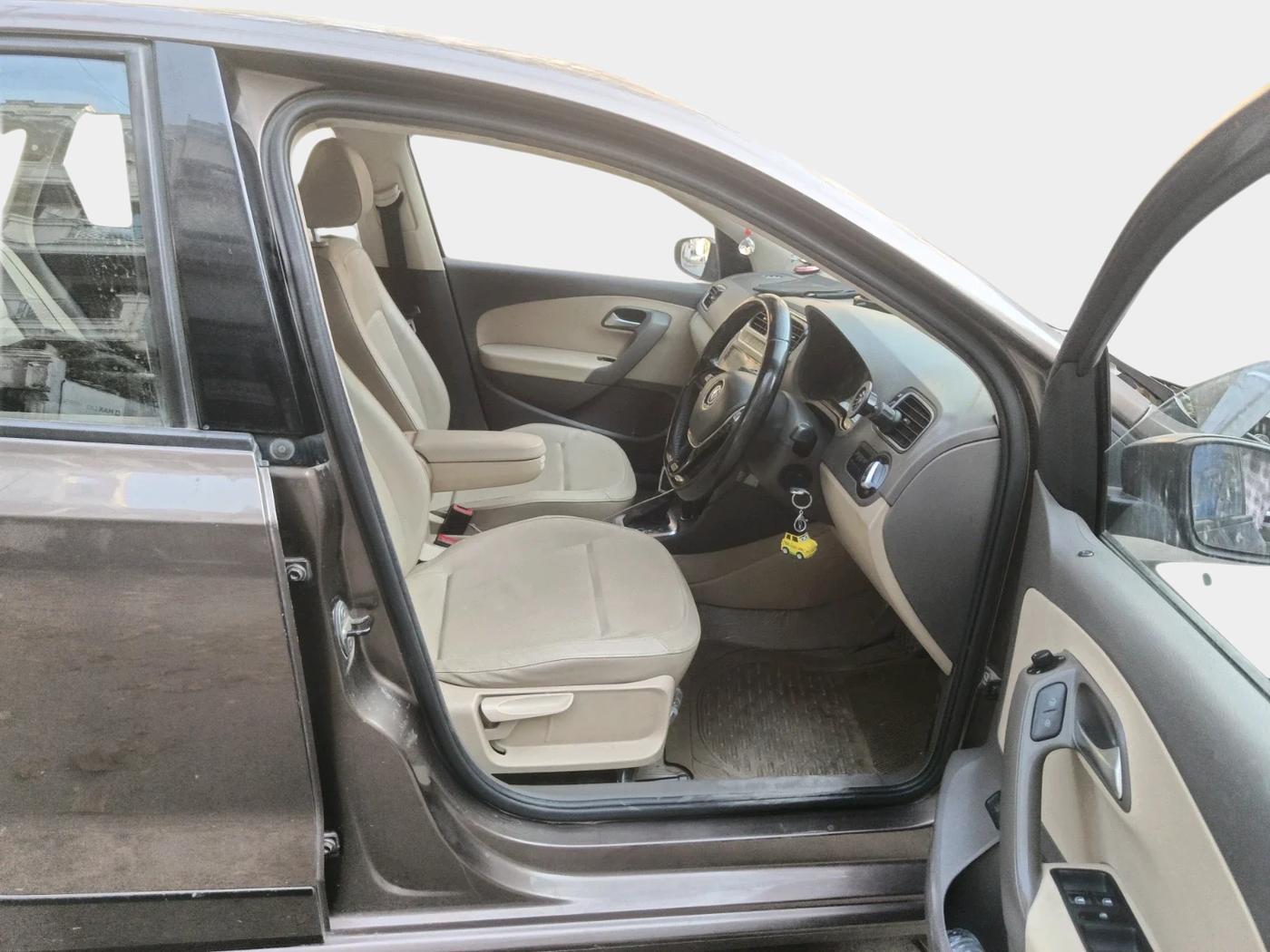 2016 Volkswagen Vento HIGHLINE PETROL AT, Petrol, Automatic, 49,147 km, interior
