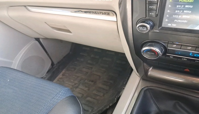 2017 Mahindra Scorpio S10 1.99 INTELLI-HYBRID, Diesel, Manual, 40,126 km, interior