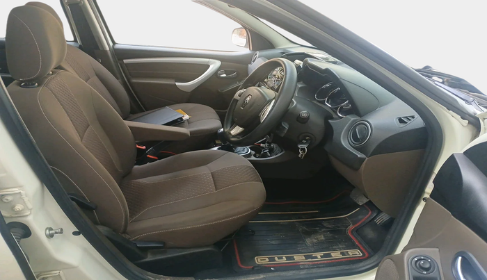 2017 Renault Duster 110 PS RXZ 4X2 AMT DIESEL, Diesel, Automatic, 39,077 km, interior