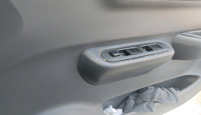 2010 Maruti Swift LXI, Petrol, Manual, 1,24,375 km, interior