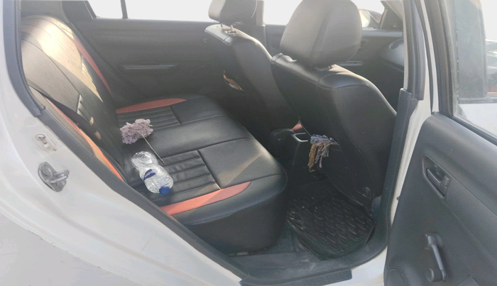 2010 Maruti Swift LXI, Petrol, Manual, 1,24,375 km, interior