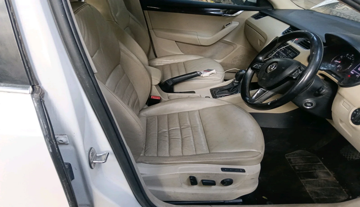 2016 Skoda Octavia STYLE PLUS AT 1.8 TSI, Petrol, Automatic, 1,10,823 km, interior