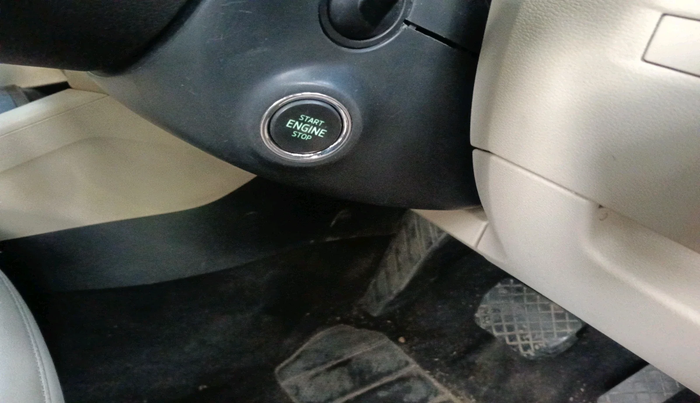 2016 Skoda Octavia STYLE PLUS AT 1.8 TSI, Petrol, Automatic, 1,10,823 km, interior